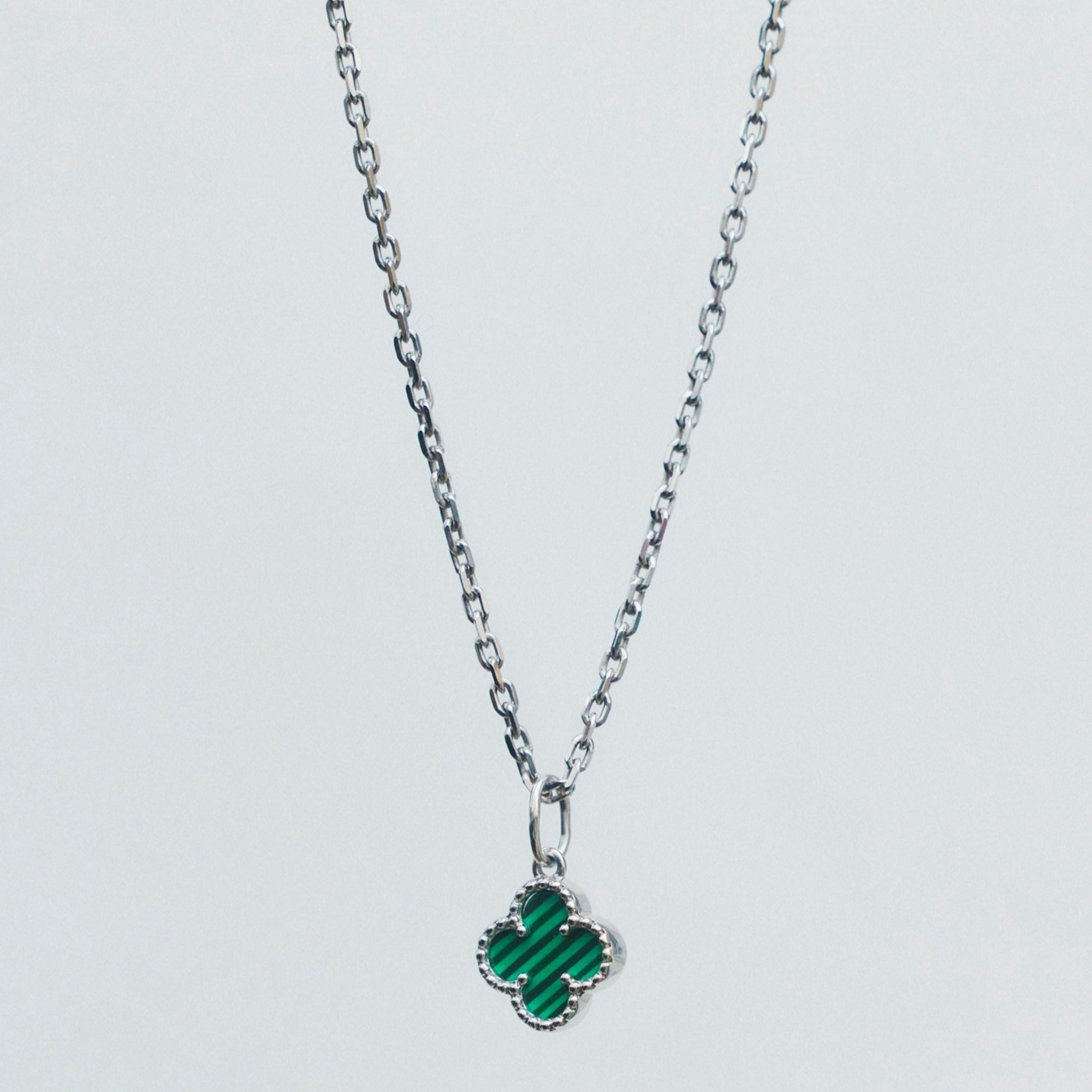 18kt Yellow Gold Malachite Clover Necklace | Barry's Jewellers